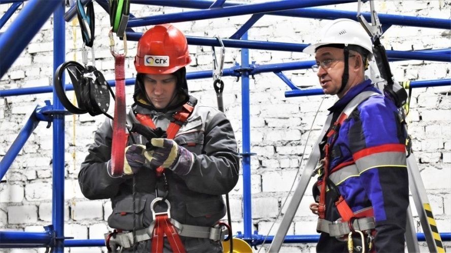 Обучен, значит, защищен! На Бийской ТЭЦ организованы курсы по безопасному ведению работ на высоте