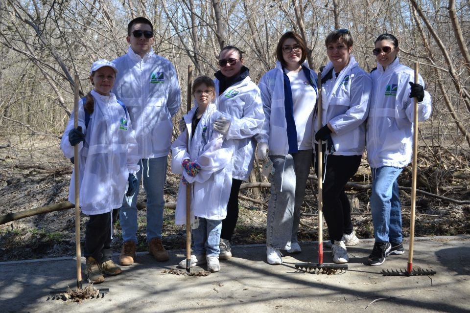 Представители Совета молодёжи алтайских предприятий СГК поучаствовали в экологической акции в парке «Юбилейный»