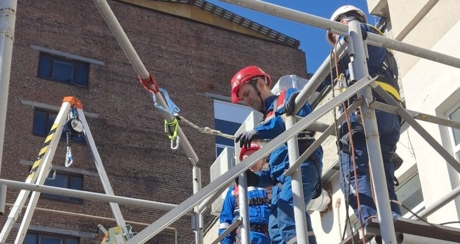 Без страховки не останется никто: как сотрудники Рефтинской ГРЭС готовятся к нештатным ситуациям