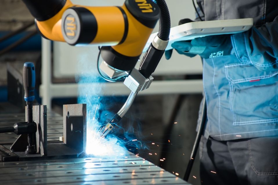 Сваривают роботы, а не человек: на производственной базе СГК в Кемерове осваивают новые автоматические комплексы  