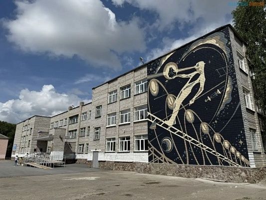 К тройному юбилею – в новых красках: Фонд Мельниченко подарит Назарово два мурала