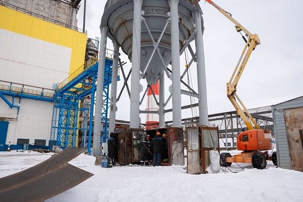 На Новосибирской ТЭЦ-5 монтируют башню для золы-уноса