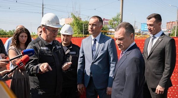 Мэр Новосибирска ознакомился с работой новой диагностической лаборатории СГК